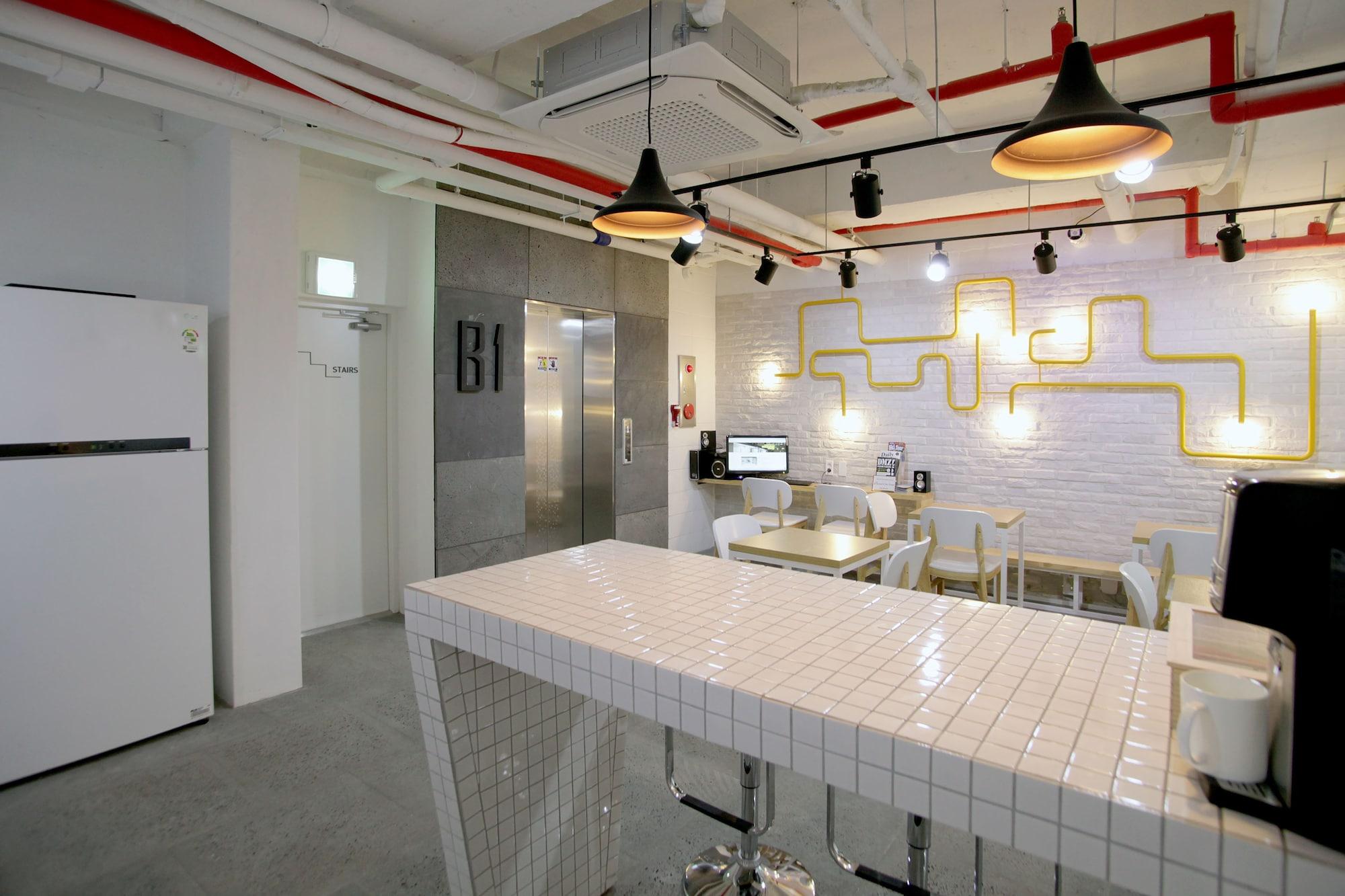 K-Pop Hotel Seoul Tower Екстериор снимка