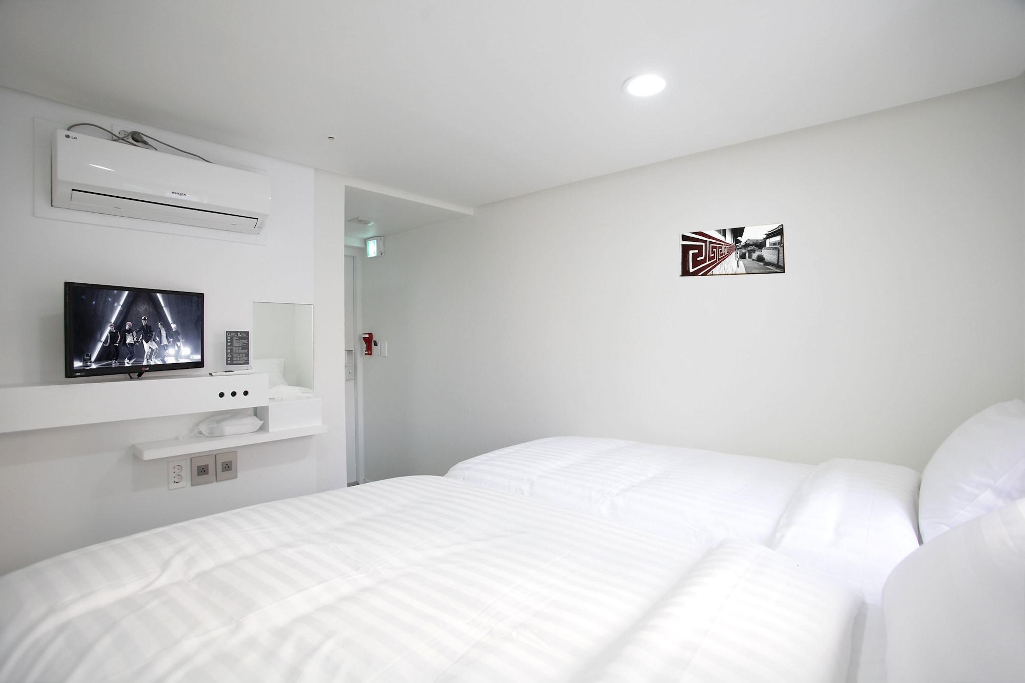 K-Pop Hotel Seoul Tower Екстериор снимка